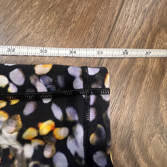 Lululemon Speed Up Tight 28" Full-On Luxtreme Metropolis Glow Size: 6 - Picture 10 of 14